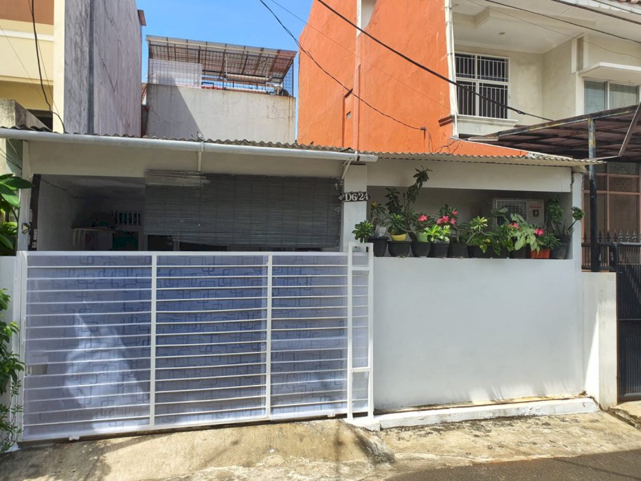 DIJUAL RUMAH PURI INDAH LOKASI STRATEGIS