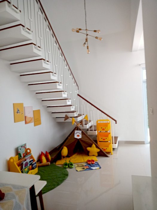 Rumah 2 lantai lengkap dengan perabotnya di Aryana Karawaci Tangerang