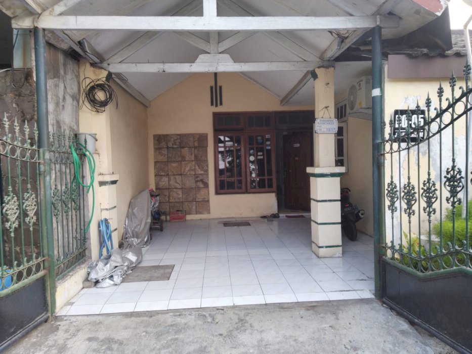 RUMAH DI JL MAHAKAM SIDOARJO, PERUMAHAN WISMA TROPODO