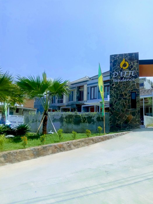 Rumah cantik  2 lantai dp murah