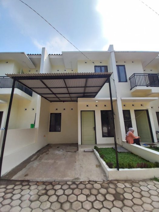 RUMAH BARU 2 LANTAI SIAP HUNI DEKAT PEMDA CIBINONG