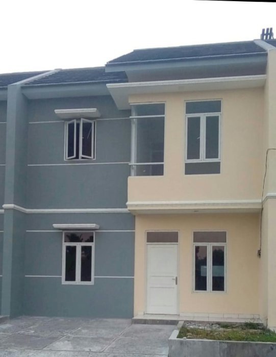 Rumah 2 lantai pondasi batu bata merah siap huni