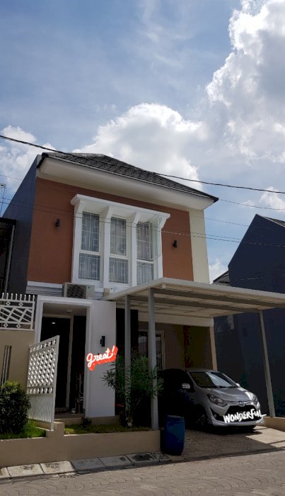 RUMAH DI PERUMAHAN ELIT PUSAT KOTA