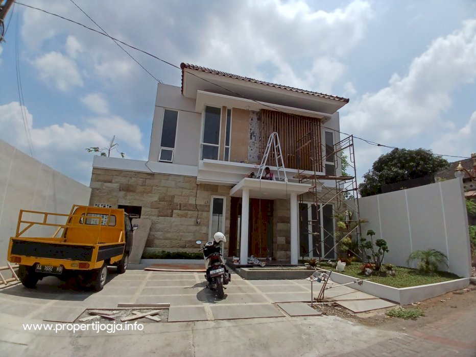 Rumah Mewah Baru siap Huni dekat Kampus UGM RS Sardjito