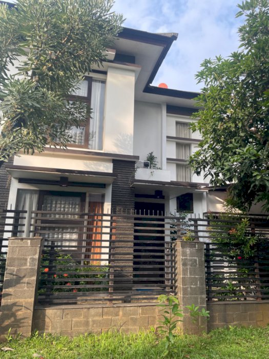 jual Rumah Nyaman 2 lantai lingkungan tenang  Bintaro sektor 7 banten