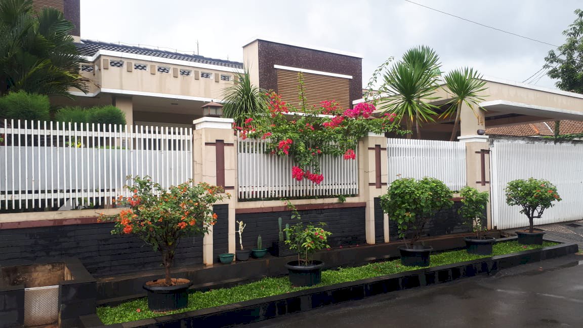 JUAL RUMAH MEWAH LANTAI 2 DI PERUMAHAN PERTAMINA PULO GEBANG JAKARTA