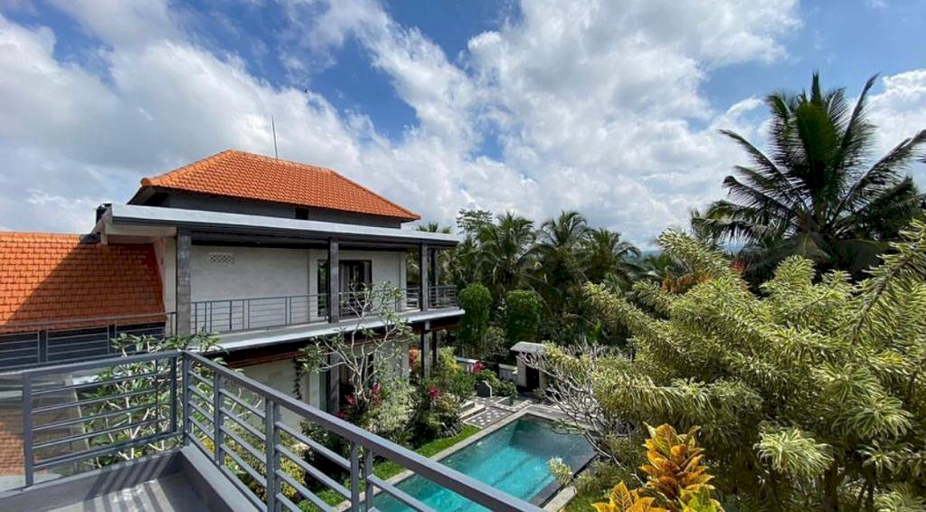 Villa modern dengan alam pedesaan