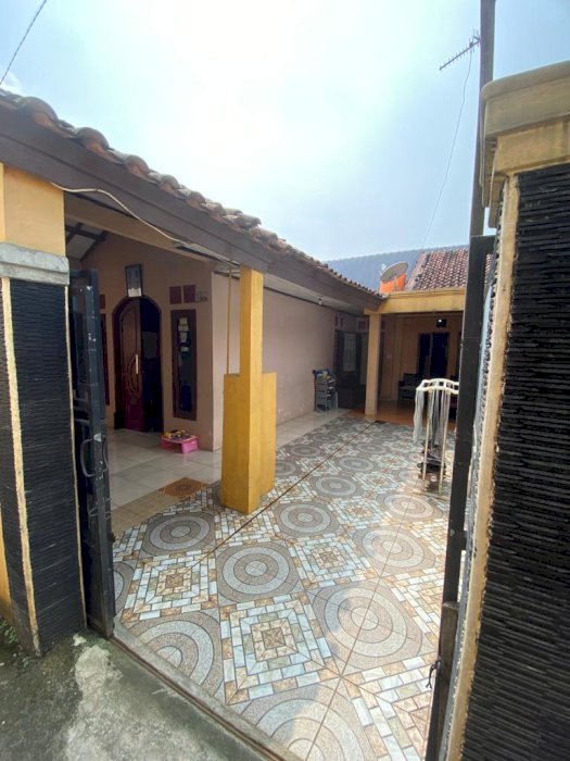 RUMAH DI PEMDA KABUPATEN BOGOR BELAKANG SMP 2 CIBINONG DEKAT MCD