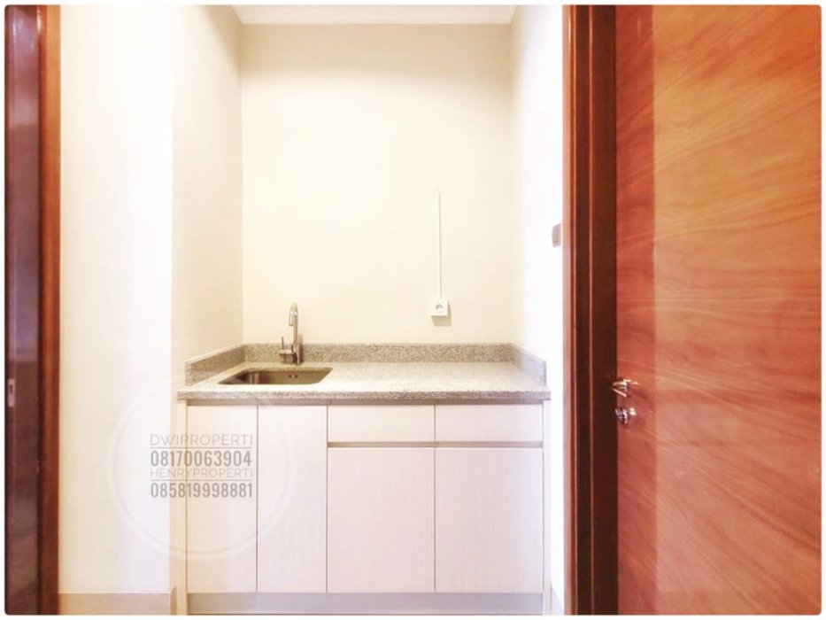 Dijual District 8 Unit 4 BR Semi Furnish Best City View