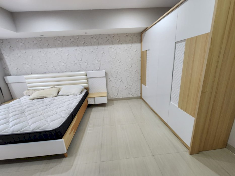 Disewa Taman Anggrek Unit 4+1BR Full Furnish