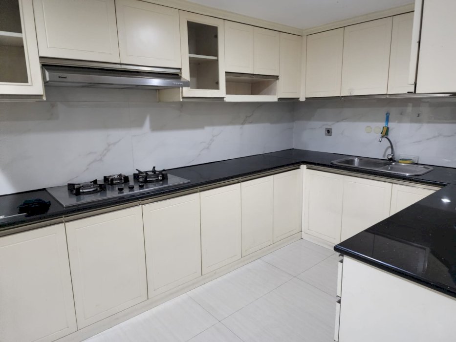 Disewa Taman Anggrek Unit 4+1BR Full Furnish