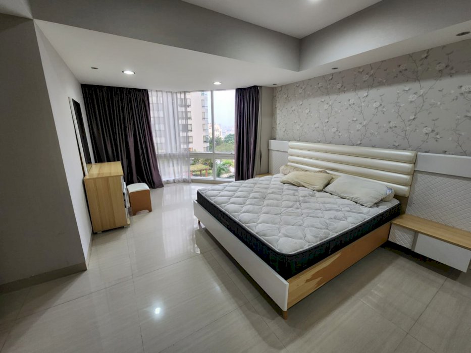 Disewa Taman Anggrek Unit 4+1BR Full Furnish