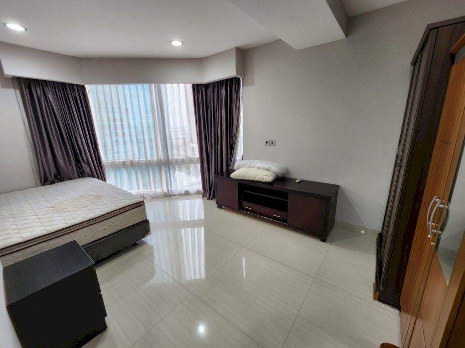 Disewa Taman Anggrek Unit 4+1BR Full Furnish