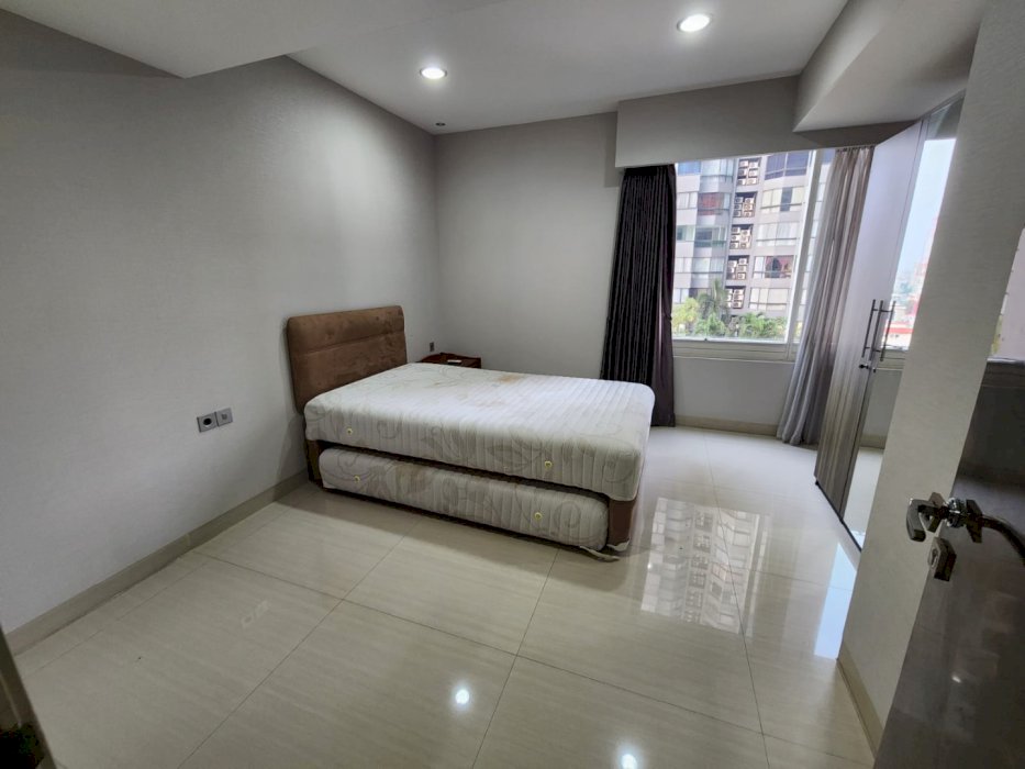 Disewa Taman Anggrek Unit 4+1BR Full Furnish