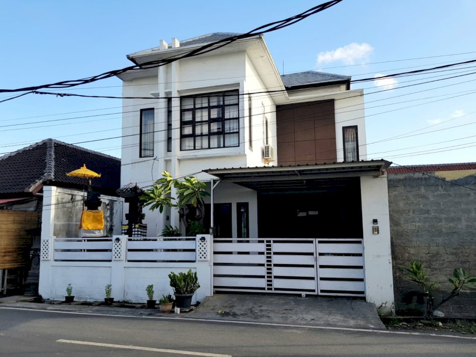 Rumah style villa modern siap huni di renon