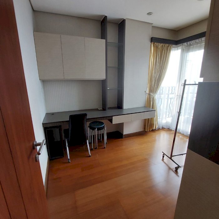 Dijual Permata Hijau Residence Unit 3+1 Middle floor  City View