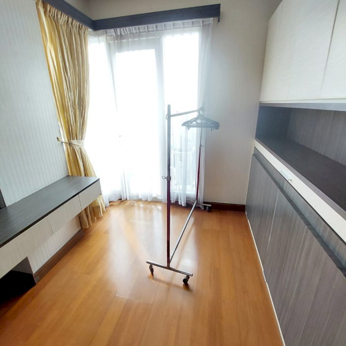 Dijual Permata Hijau Residence Unit 3+1 Middle floor  City View