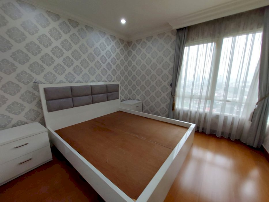 Dijual Permata Hijau Residence Unit 3+1 Mid Fl. City View Full Renov