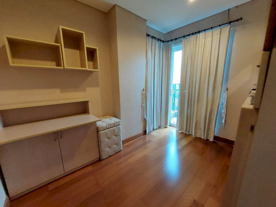 Dijual Permata Hijau Residence Unit 3+1 lantai rendah pool view