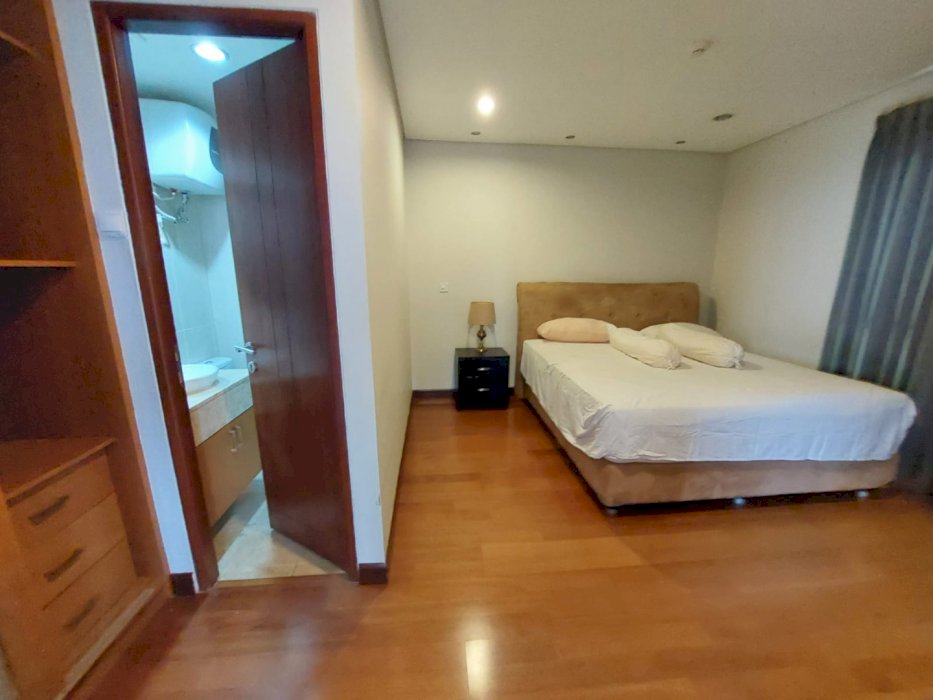 Dijual Permata Hijau Residence Unit 3+1 High Fl. Best View Furnish