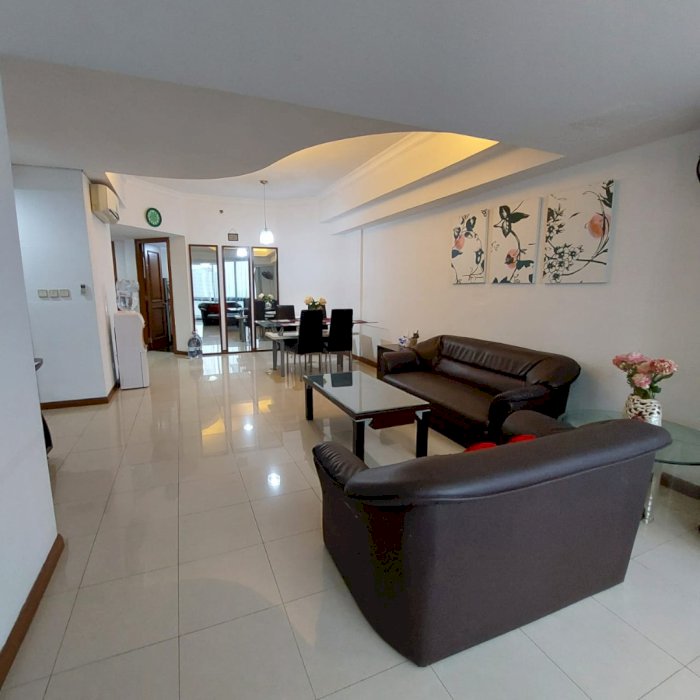 Disewa Per Bulan Taman Anggrek Unit  2+1BR Full Furnish City View