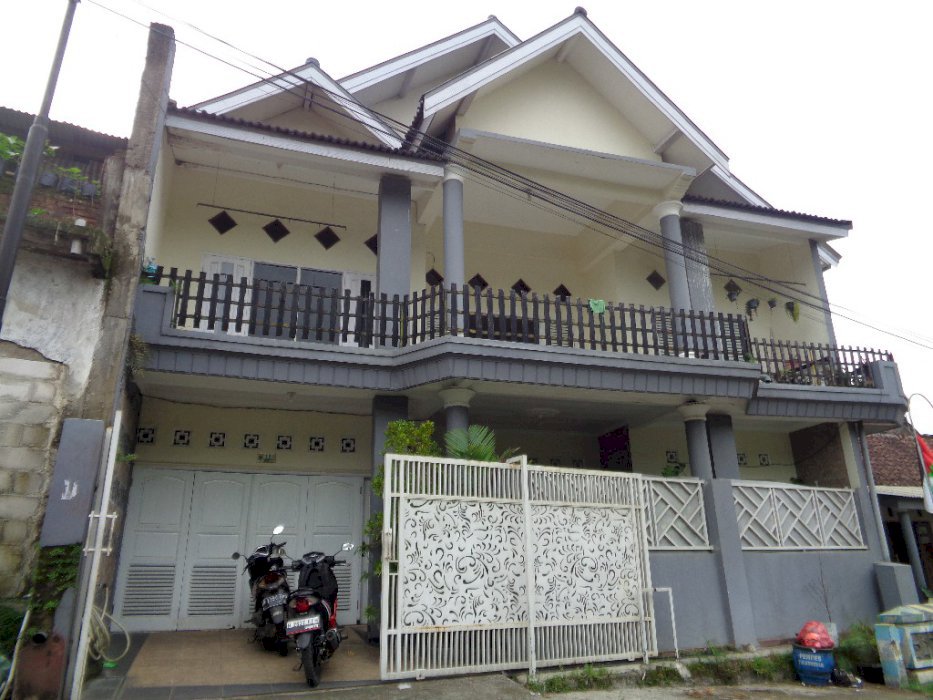 Rumah murah dua lantai dekat pasar tumpang malang