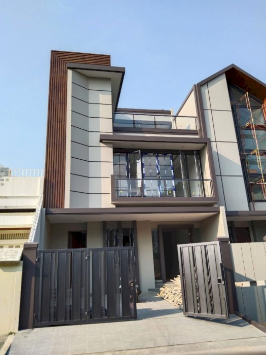 Dijual Rumah 3lantai Baru Permata Buana Gaya Minimalis