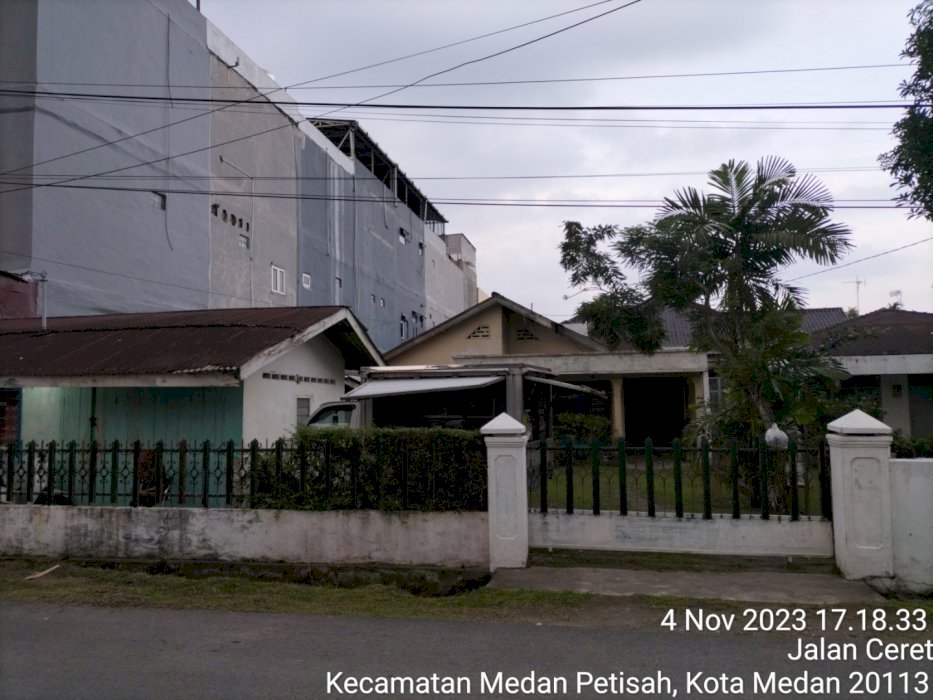 tanah dan bangunan di kota. jalan ceret