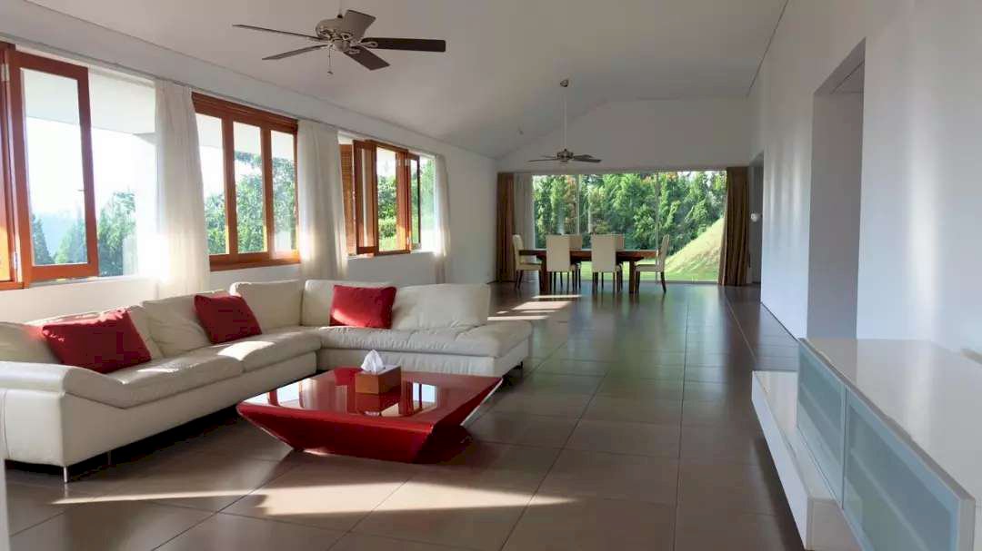Rumah Mewah Halaman Luas Resort Dago Pakar Bandung