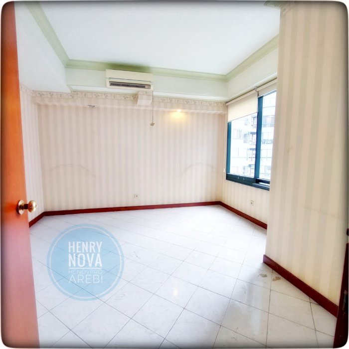 Taman Anggrek Condominium Unit  3+1BR City View Dijual Cepat