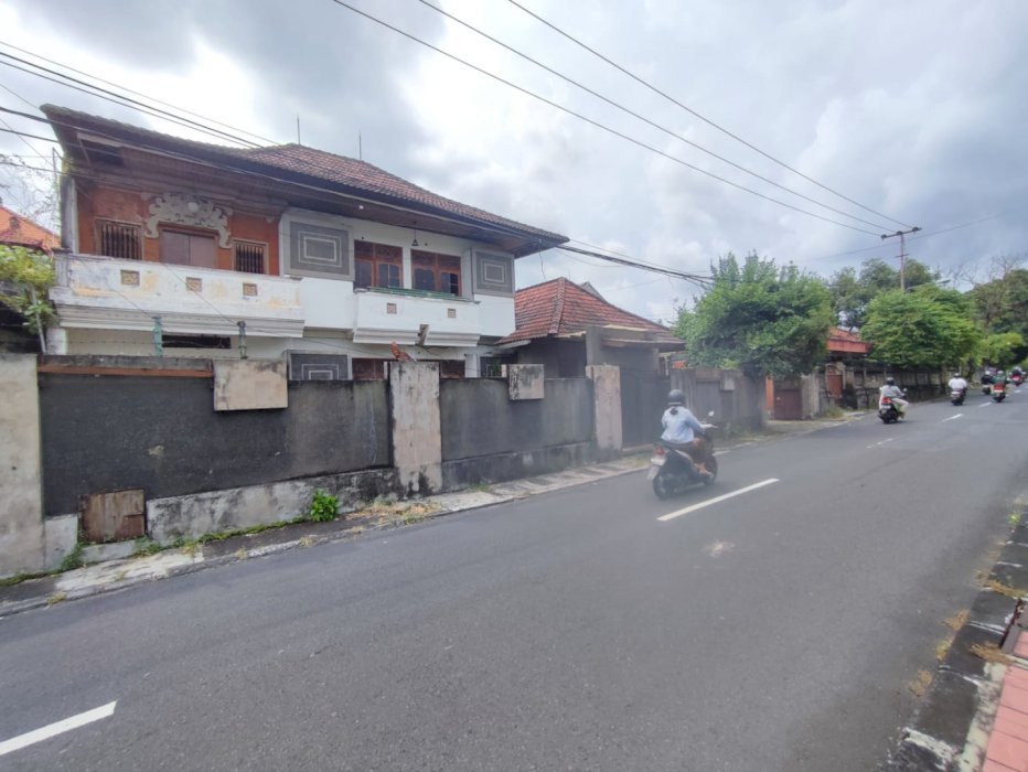 RUMAH JALAN UTAMA SULI DENPASAR