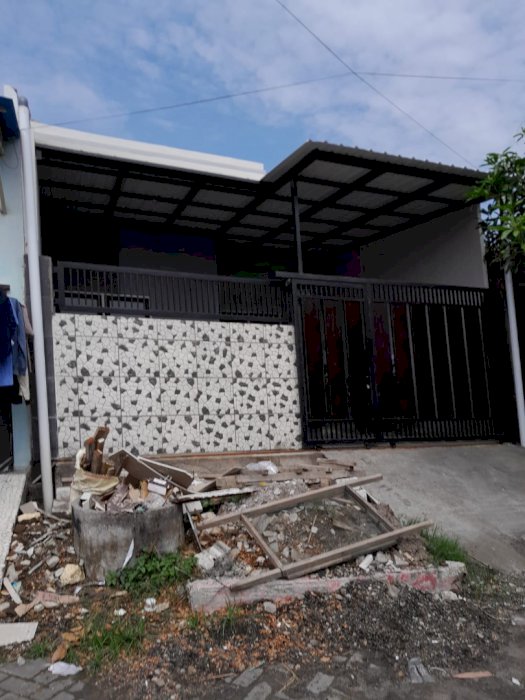 RUMAH SIAP HUNI. Baru renovasi FRESH. Free Pagar dan Canopy !