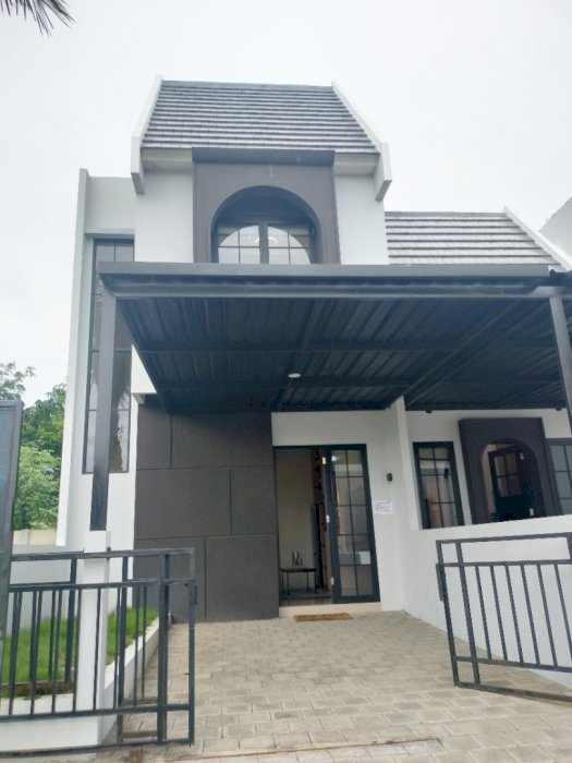Rumah mewah tanpa DP driyo Rejo 2 lantai
