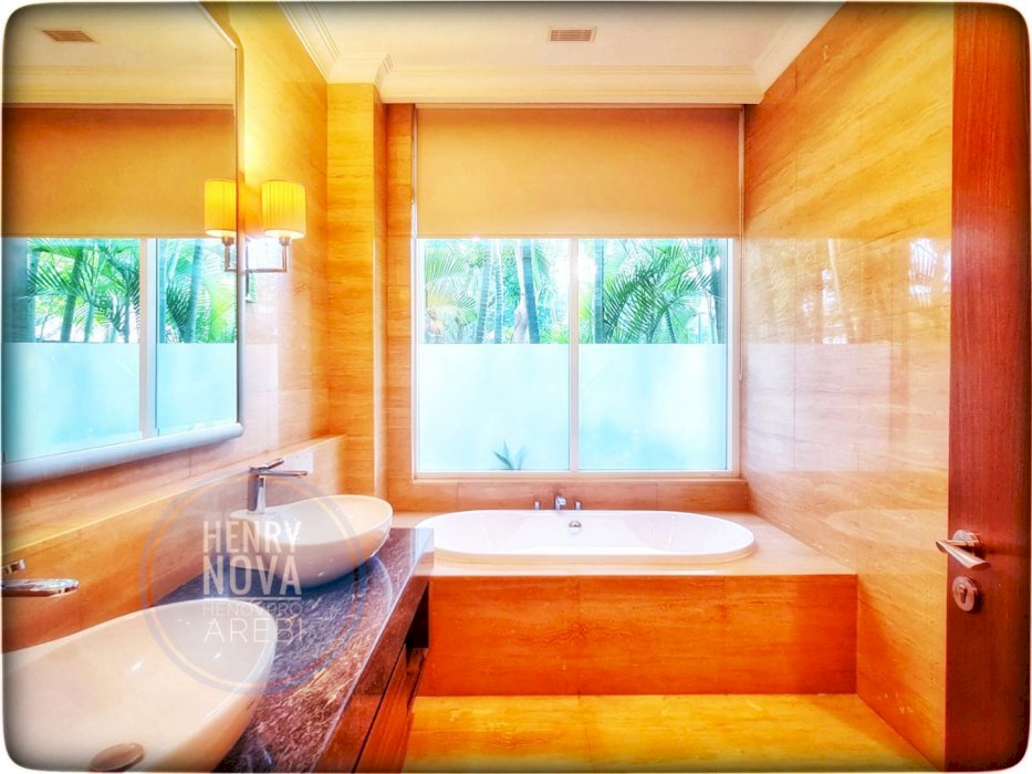 Botanica Apartment Town House Private Pool Dekat Binus University