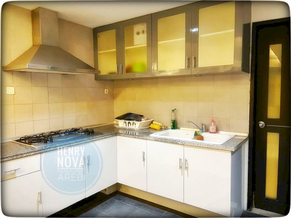 Disewa Park Royale Executive 3BR Full Furnish Best Pool View