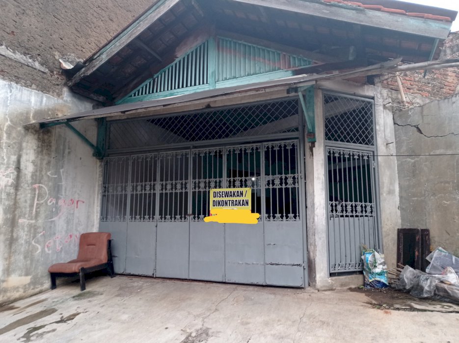 Di sewakan ruangan 2 lantai cocok untuk usaha di komplek taruna  uber