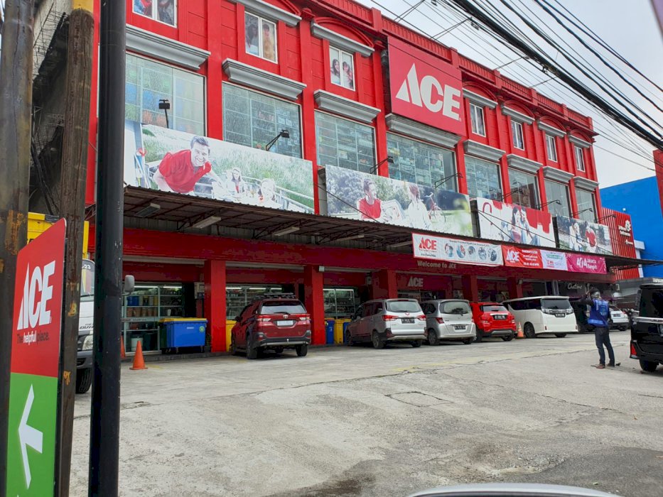 Gedung pinggir  dekatkawasan industri dan jalur lrt