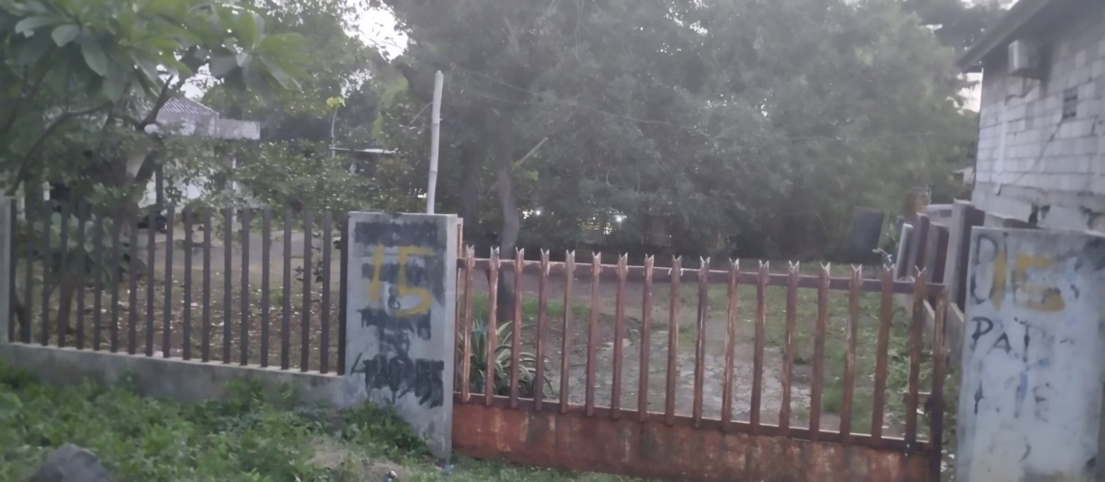 Tanah dan bangunan bebas banjir