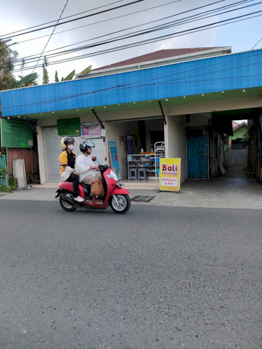 Rumah tangkat 2 beserta 2 buah toko usaha