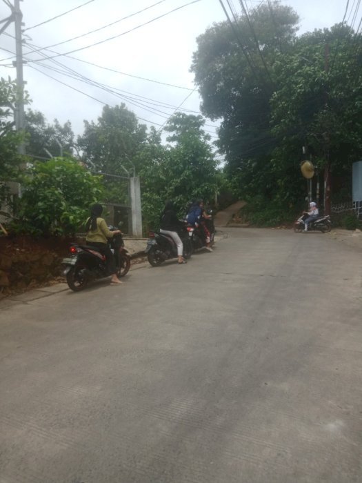 Di Jual Butuh,  2 Ruko 2Lantai LB 50m2 LT105m2. Lokasi Cinere Depok
