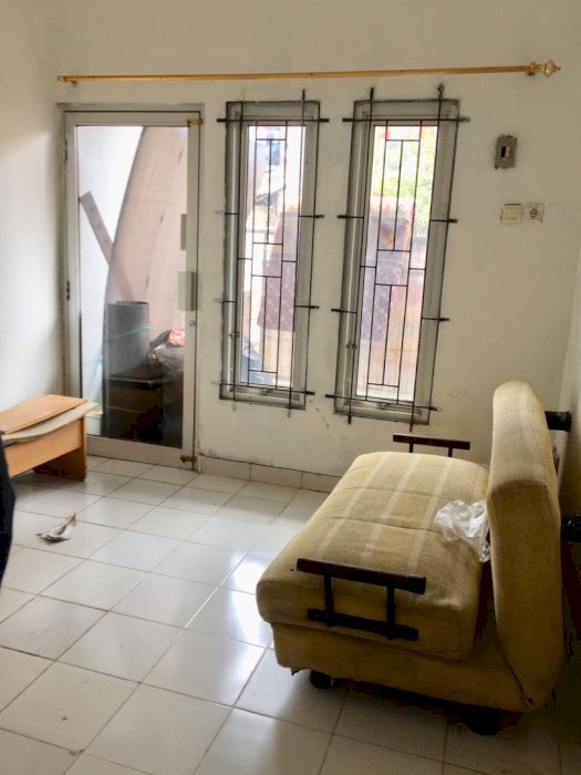 Rumah di Kukusan belakang UI Depok