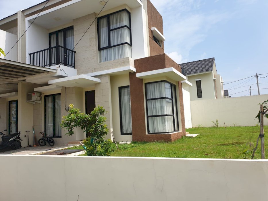 DIJUAL RUMAH HOOK LUAS 225 M² DI HARAPAN INDAH BEKASI