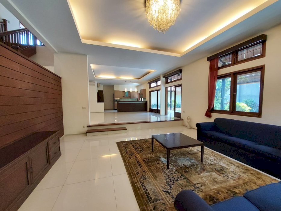 RUMAH KEMANG POSISI STRATEGIS HARGA MENARIK PRIVATEPOOL TANAH NGANTONG