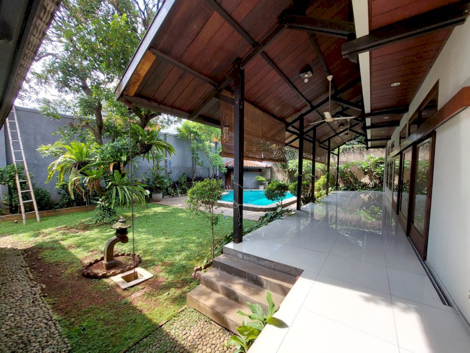 RUMAH KEMANG POSISI STRATEGIS HARGA MENARIK PRIVATEPOOL TANAH NGANTONG