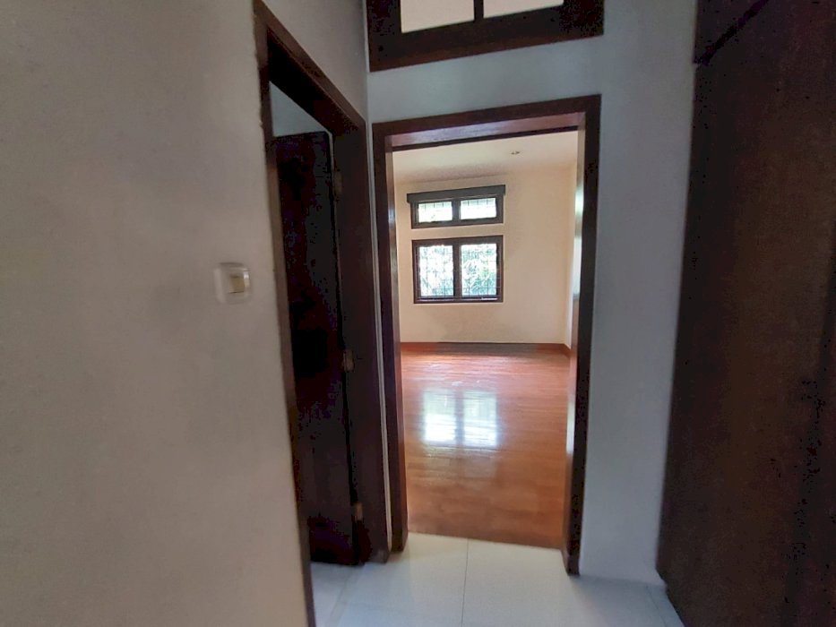 RUMAH KEMANG POSISI STRATEGIS HARGA MENARIK PRIVATEPOOL TANAH NGANTONG