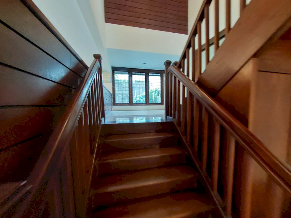 RUMAH KEMANG POSISI STRATEGIS HARGA MENARIK PRIVATEPOOL TANAH NGANTONG