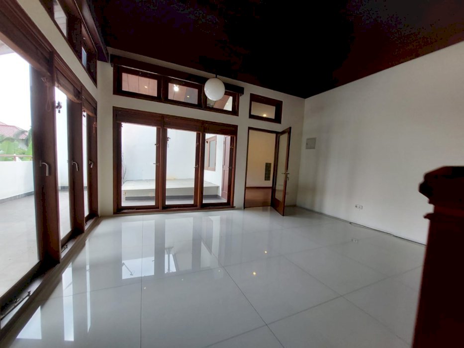 RUMAH KEMANG POSISI STRATEGIS HARGA MENARIK PRIVATEPOOL TANAH NGANTONG