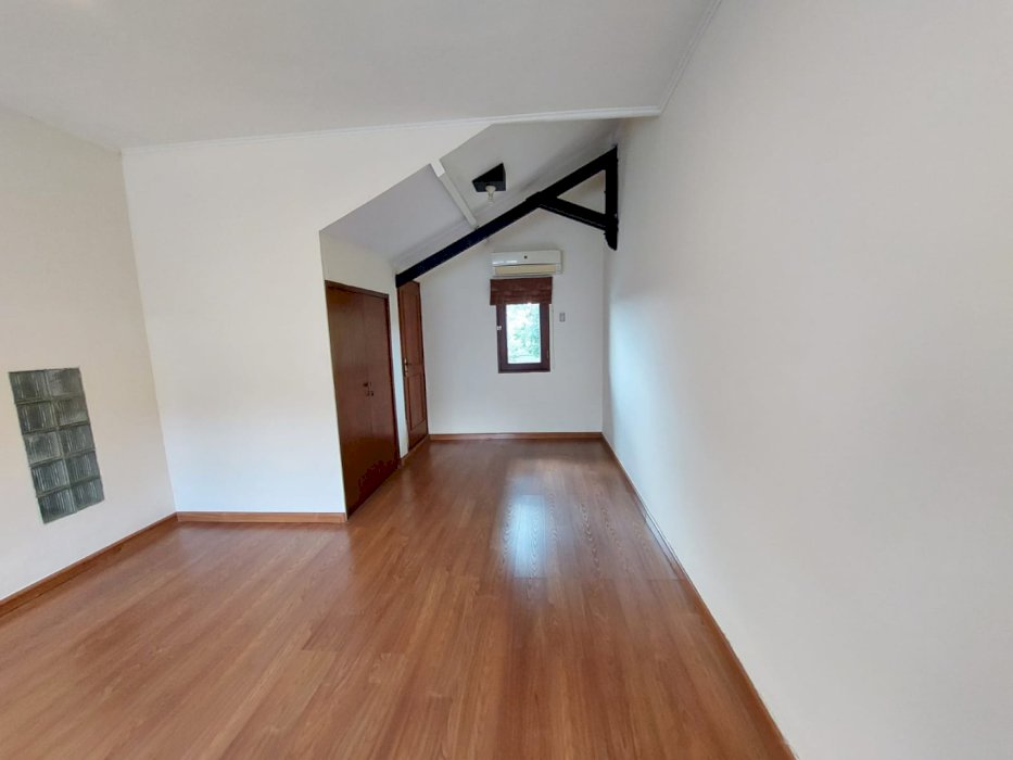 RUMAH KEMANG POSISI STRATEGIS HARGA MENARIK PRIVATEPOOL TANAH NGANTONG