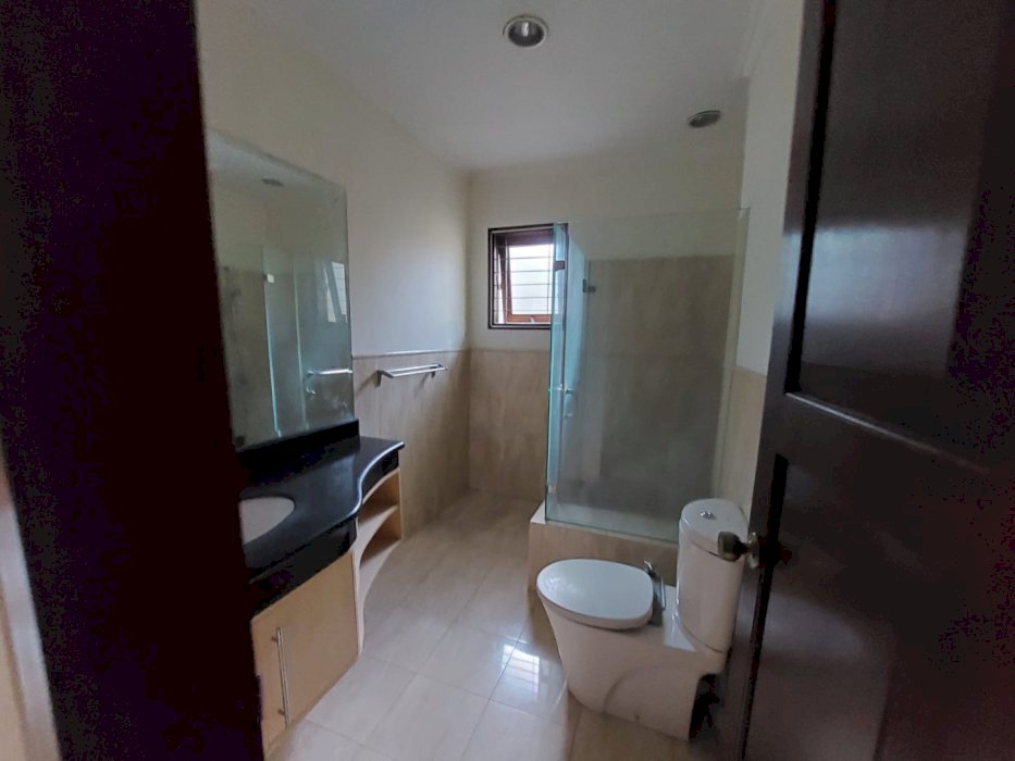 RUMAH KEMANG POSISI STRATEGIS HARGA MENARIK PRIVATEPOOL TANAH NGANTONG