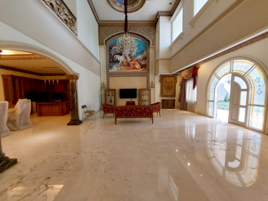 Rumah di Kemang Timur, Modern Classic Davinci Rumah Mewah Siap Huni